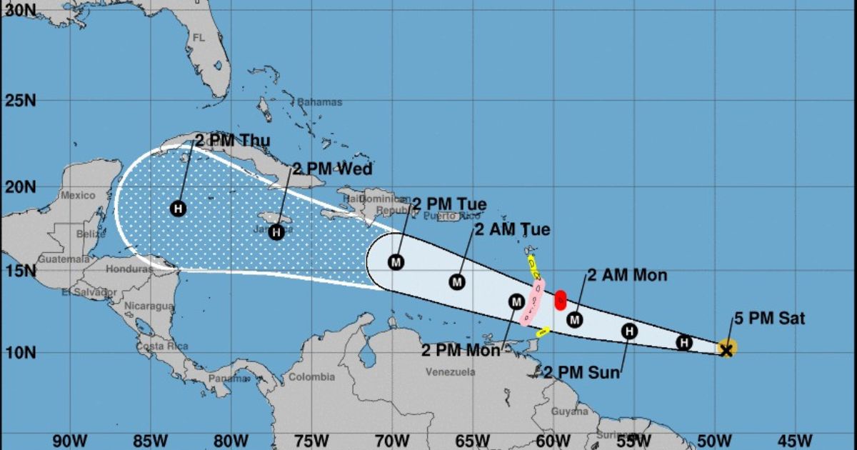 Honduras activa alerta verde en 8 departamentos debido al huracán Beryl, con vientos de hasta 209 km/h y lluvias intensas.