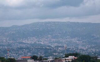 Lluvias intensas por onda tropical afectan el país