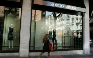 Italia investiga a Armani y Dior por explotación laboral