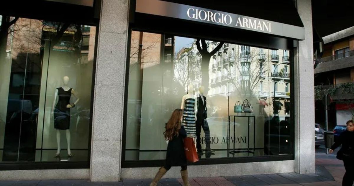 Armani y Dior enfrentan escrutinio legal en Italia