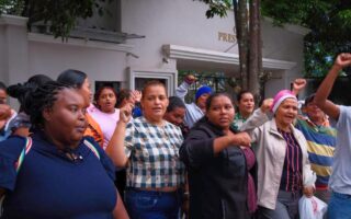 Residentes de Olanchito protestan por viviendas incompletas y falta de servicios (VIDEO)