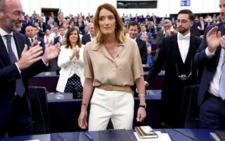 Roberta Metsola reelegida con histórico respaldo en Parlamento Europeo