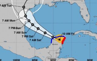 El huracán Beryl, degradado a categoría 1, causando lluvias en Honduras (video)