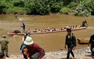 Suben a 16 los migrantes muertos por crecida en Panamá