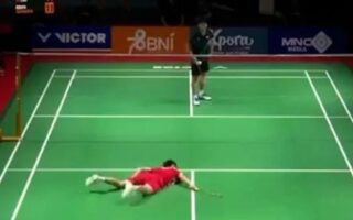 Tragedia en el bádminton: Fallece joven jugador de 17 años durante un partido (VIDEO)