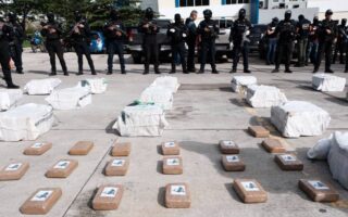 500 Kilos de Cocaína incautados a tres colombianos, trasladados a la capital