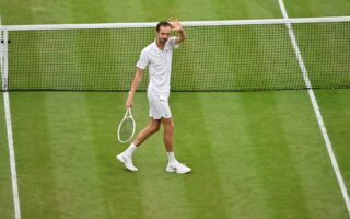 Medvedev elimina al número 1 mundial Sinner en los cuartos de Wimbledon