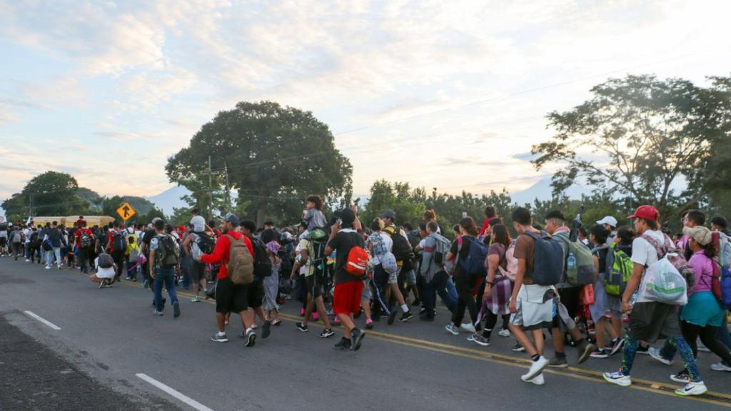 Caravana integrada por unos 3.000 migrantes provenientes de países de Centroamérica, Suramérica y África partió de Ciudad Hidalgo.