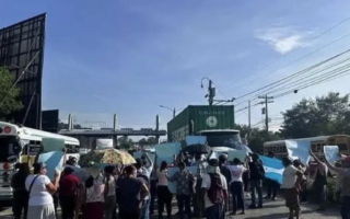 Protesta de pacientes renales termina en enfrentamiento