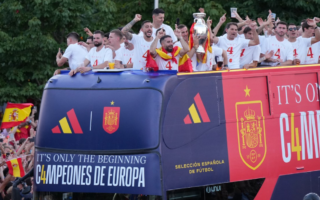 España celebra la Eurocopa con sus aficionados