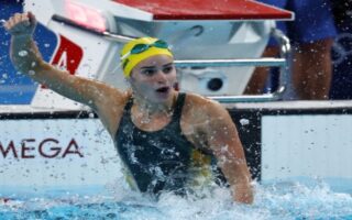 La australiana McKeown revalida oro de los 100 m espalda con récord olímpico