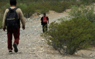 Los operativos en la frontera México-EE.UU. empujan a los migrantes a cruzar por el desierto