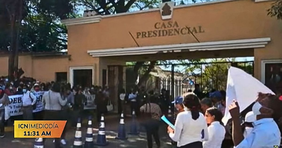 Pacientes renales protestan Frente a Casa Presidencial : ¿víctimas de guerra comercial?