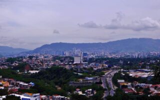 Condiciones húmedas del Caribe generan lluvias en gran parte del país