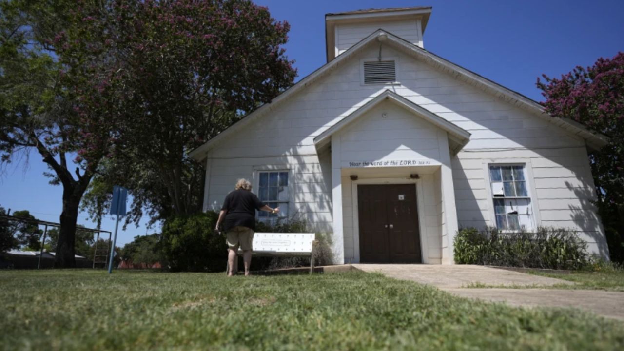 Derribo de la Primera Iglesia Bautista de Sutherland Springs tras tiroteo mortífero