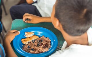 ASJ exige al gobierno continuidad y mejora en la merienda escolar (Video)