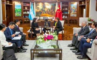 Presidenta Castro y viceministra China abordan cooperación y TLC en reunión