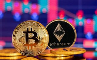 Bitcóin y Ether caen junto con bolsa por temor a recesión