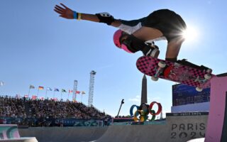 La australiana Arisa Trew gana el oro en skateboarding parque