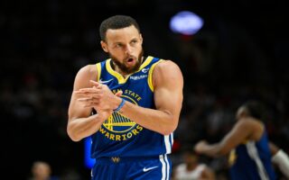 Stephen Curry extiende su contrato con los Warriors