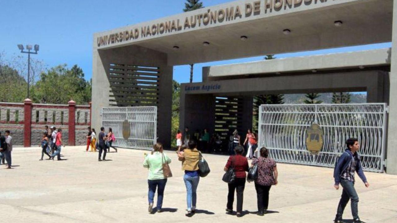 Graduaciones en la UNAH: Todo listo a pesar de suspensión