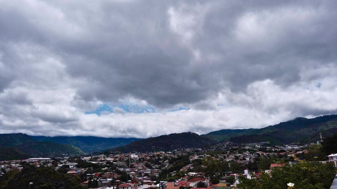 Lluvias y actividad eléctrica afectan el territorio nacional