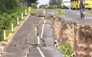 Hundimiento de carretera en Marcala: Precaución para conductores (video)