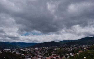 Tegucigalpa enfrenta problemas graves por intensas lluvias y caos vial (video)