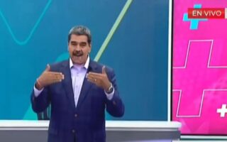 Maduro adelanta Navidad en medio de crisis: ¡Que la festividad esconda los problemas! (video)