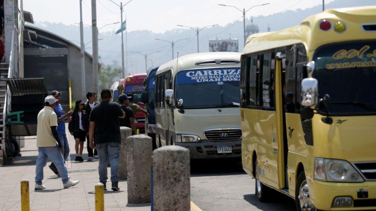 Transportistas preocupados por falta de aprobación del bono