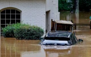 «Helene» deja al menos 26 muertos y devastación en el sureste de EE.UU. ( video )