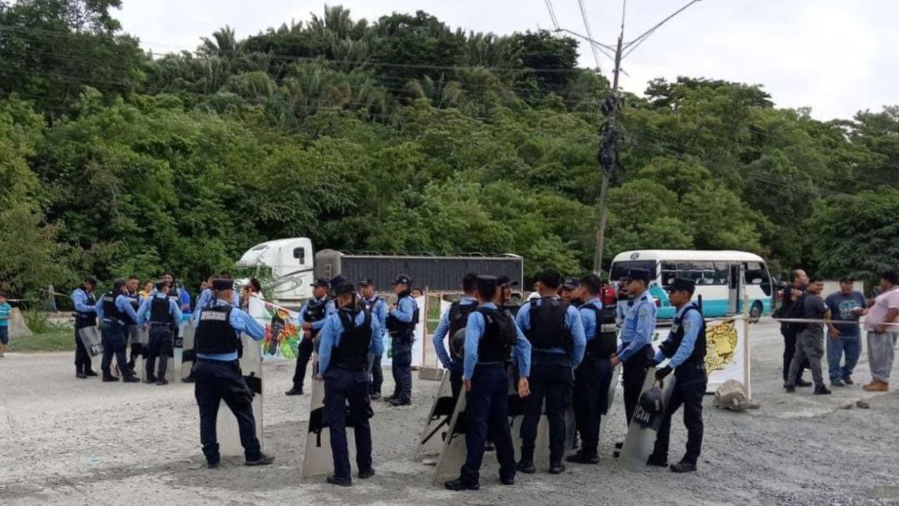 Baracoa: Pobladores bloquean carretera