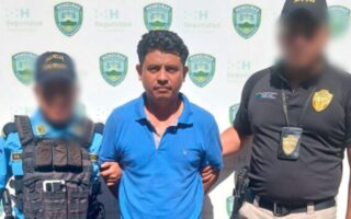 Detienen a taxista por abuso y privación de libertad de una menor