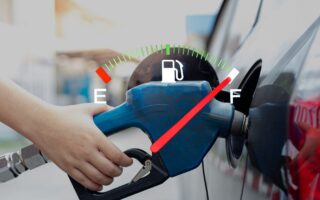 Precios de los combustibles siguen a la baja