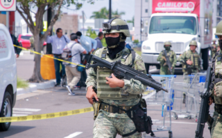 Suman nueve muertos y 14 secuestrados por escalada de violencia en mexicano Sinaloa