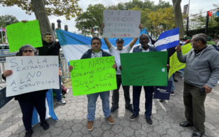 Manifestantes hondureños protestan en la ONU