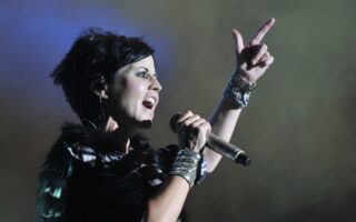 Dolores O’Riordan: Celebrando el legado de la voz de The Cranberries en su 53º cumpleaños