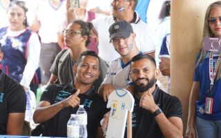 La Bicolor lleva esperanza y alegría a los niños del Instituto Juana Leclerc