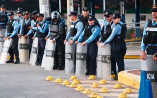 Cerrados accesos a Casa Presidencial por protestas (VIDEO)