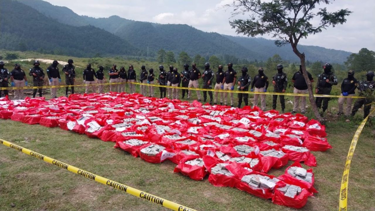 MP: Destruyen casi 4 toneladas de cocaína incautada a colombianos en el Caribe (video)