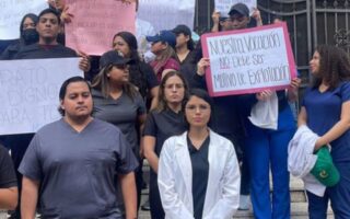 Estudiantes de la Unicah protestan frente a Secretaría de Salud