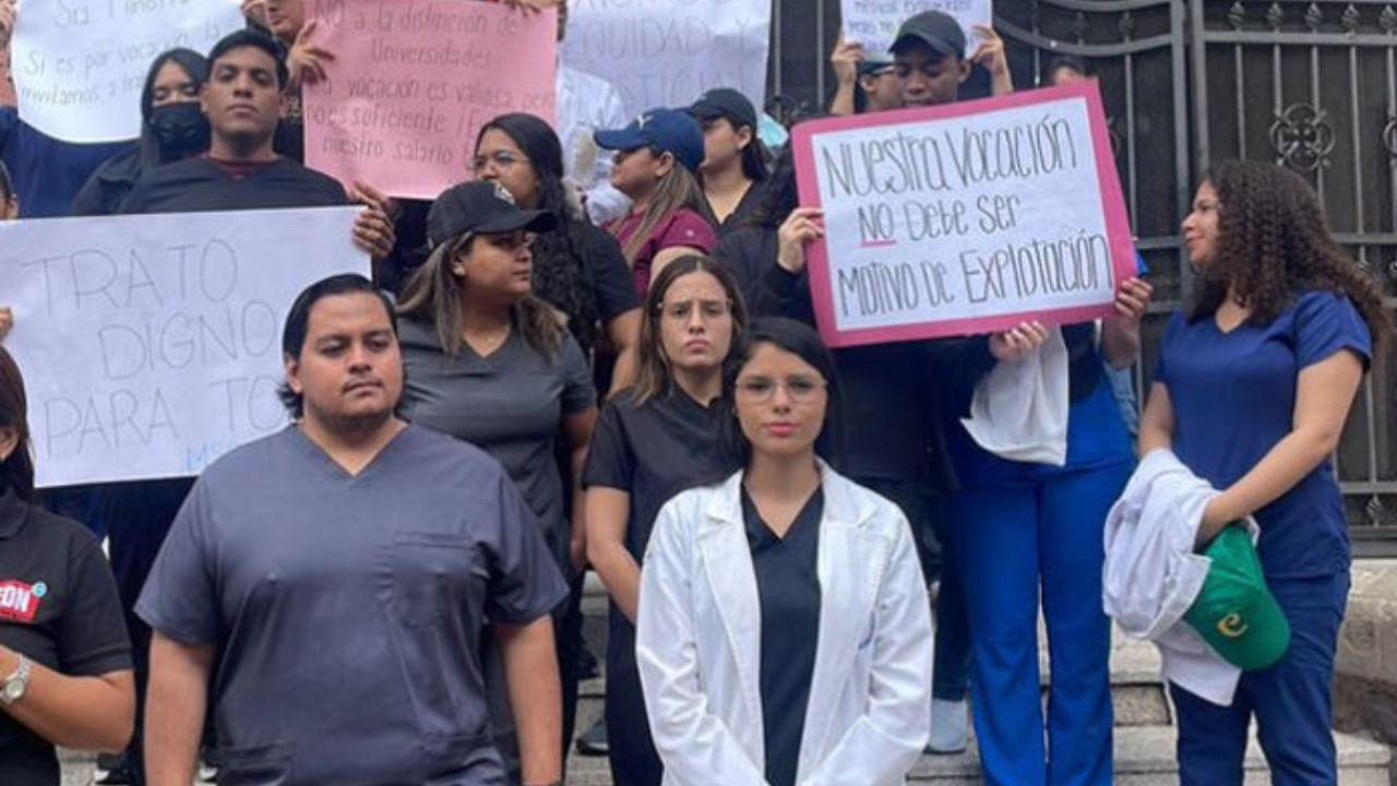 Estudiantes de la Unicah protestan frente a Secretaría de Salud