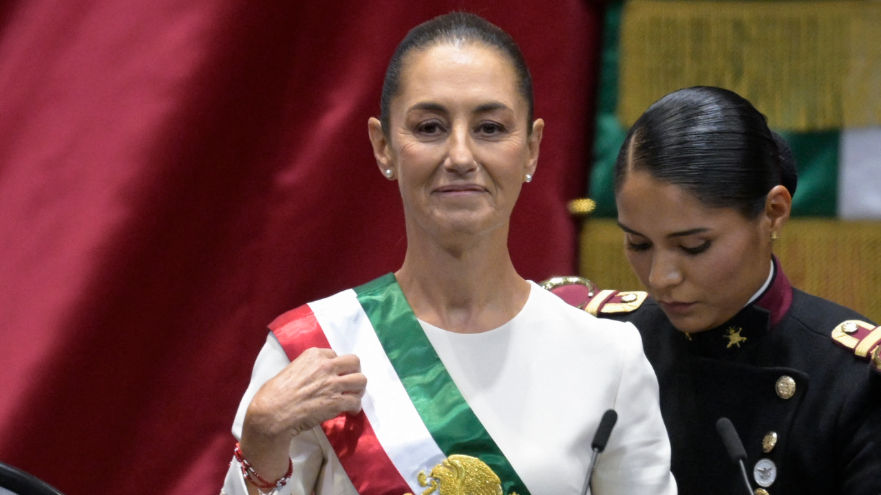 Imponen banda a Claudia Sheinbaum, primera presidenta de México