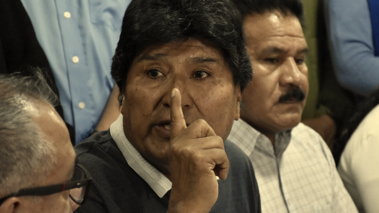 Evo Morales desafía a la justicia y se atrinchera en su feudo cocalero