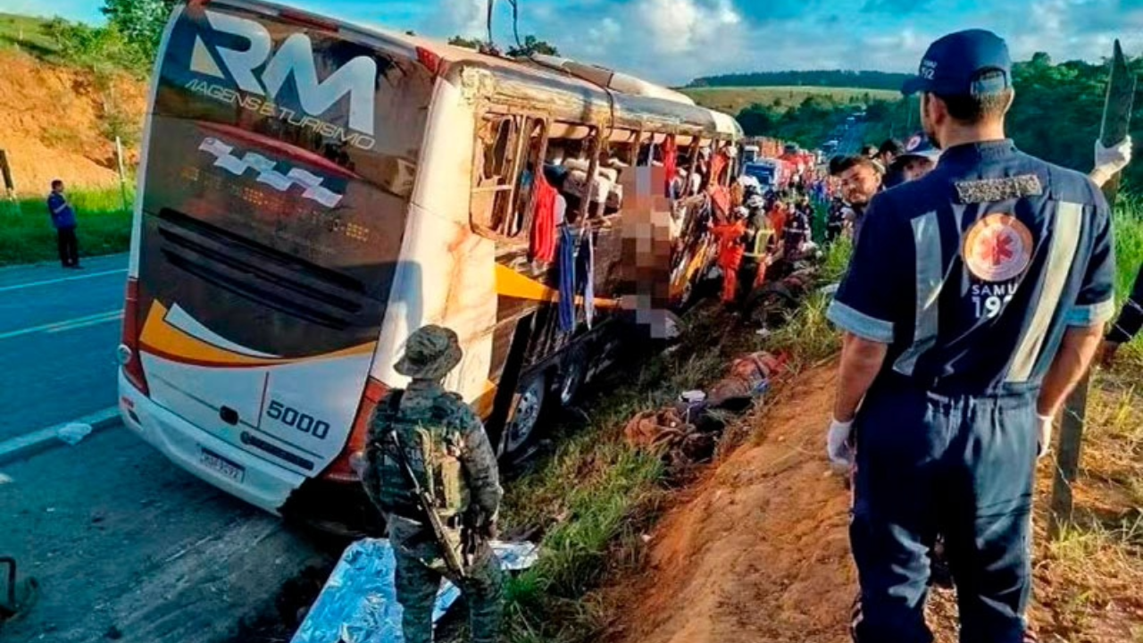 Nueve muertos en accidente de van que transportaba a equipo de remo en Brasil