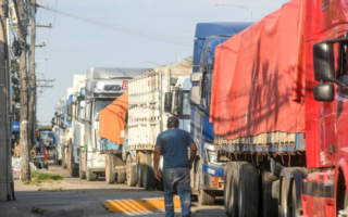 Bolivia, semiparalizada por los cortes de vías de seguidores de Morales