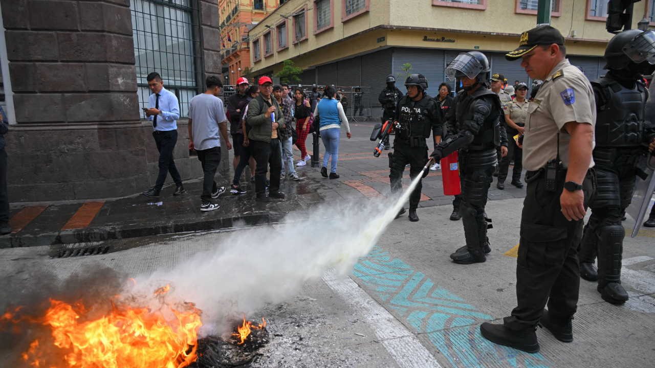 Ecuatorianos protestan contra Noboa por crisis eléctrica y de seguridad