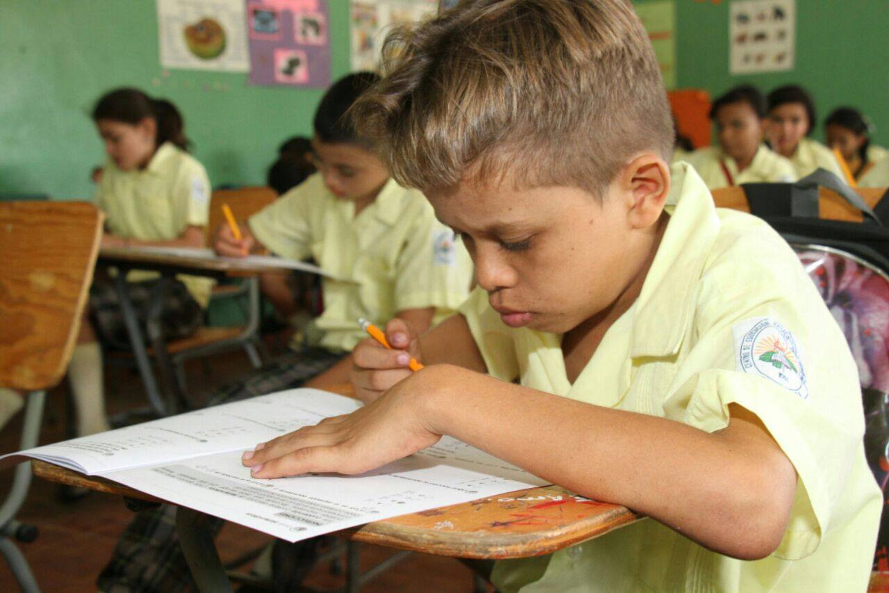 70 mil estudiantes perderán año escolar por eliminación de segunda recuperación, advierte experto