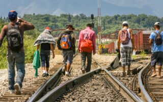 Hondureños lideran pedidos de asilo en frontera México-EEUU entre incertidumbre por Trump