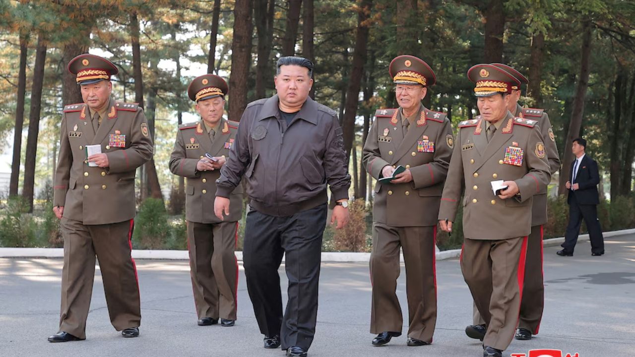 Kim Jong-un presenta nuevo armamento y amenaza a EE.UU.